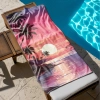 Szybkoschnący ręcznik XXL na leżak z nadrukiem retro palm rozłożony na rajskiej plaży