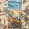 Duży ręcznik plażowy XXL z mikrofibry z fotorealistycznym wzorem butelki z rozgwiazdą na tle zachodu słońca, na piasku