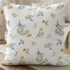 Ozdobna poszewka na jasiek we wzór Miodowa Delikatność na kanapie