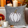 Jesienna poszewka premium 40x40 cm z weluru z haftem i aplikacją dyni z białej bouclé