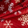 Zbliżenie na pikowaną jodełkę i mięsistą tkaninę velvet z certyfikatem OEKO-TEX®