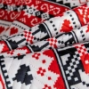Zbliżenie na pikowaną jodełkę i mięsistą tkaninę velvet z certyfikatem OEKO-TEX®