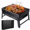 Kolaż pokazujący rozłożony czarny grill turystyczny pełen piekących się kiełbasek, mięs i warzyw, a poniżej ten sam gril