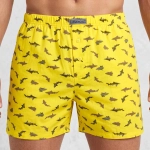 Żółte bokserki męskie wzorzyste 100% bawełna rekiny na modelu Cotton World