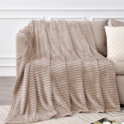 KOC TŁOCZONY NA ŁÓŻKO W PASY Z MIKROFIBRY 160X200 NARZUTA CIEMNY BEŻ