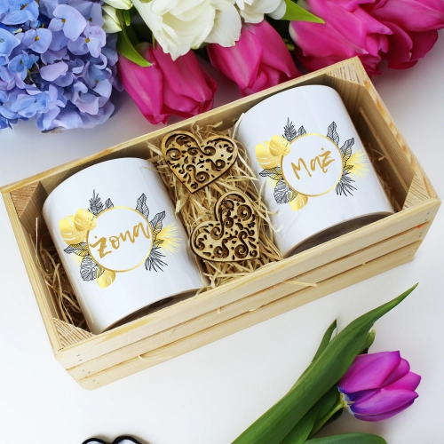 PREZENT ŚLUBNY ZESTAW KUBKI ŻONA i MĄŻ W SKRZYNCE