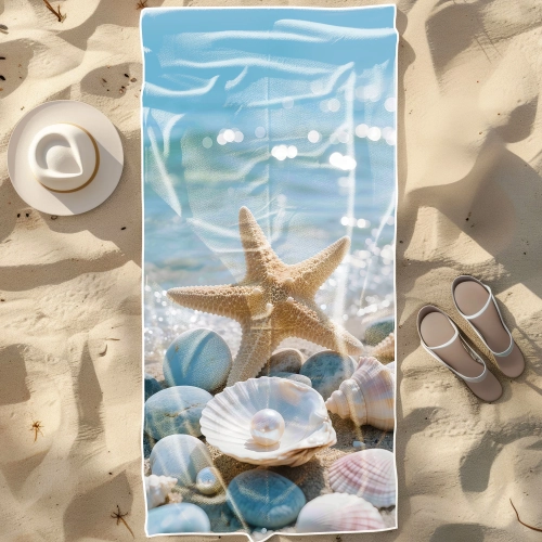 Duży ręcznik plażowy XXL z rozgwiazdą i perłą płasko na piasku obok kapelusza i sandałów - TwójDomNa5.pl