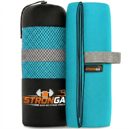 Zrolowany turkusowy ręcznik z szarą gumką z napisem STRONGA stojący obok czarnego pokrowca z turkusową siatką i logo kol