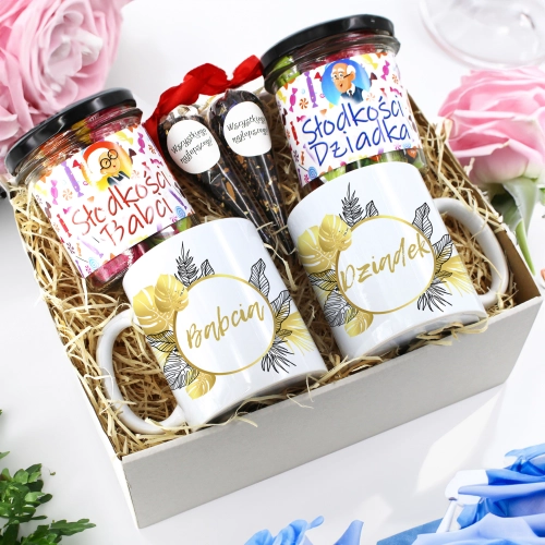 PREZENT ZESTAW NA DZIEŃ BABCI I DZIADKA KUBKI + SŁODYCZE BABCIA DZIADEK
