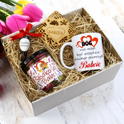 KOMPLET PREZENTOWY DLA BABCI KUBEK SŁODYCZE HERBATA PODSTAWKA BABCIA