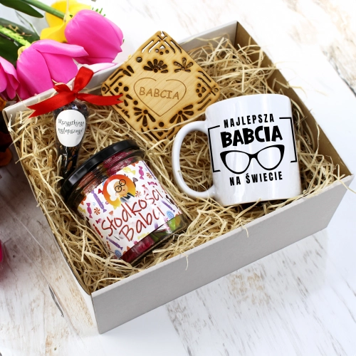 KOMPLET PREZENTOWY DLA BABCI KUBEK SŁODYCZE HERBATA PODSTAWKA BABCIA