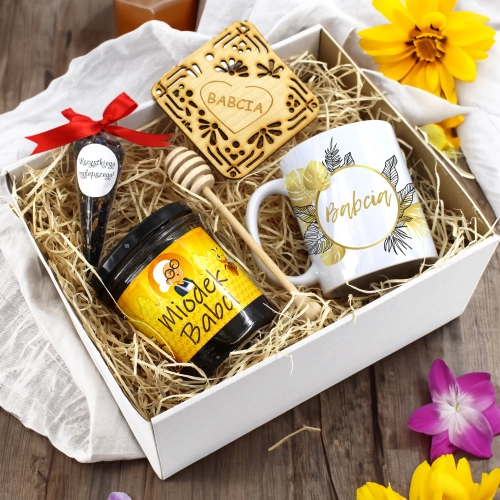 ZESTAW PREZENTOWY DLA BABCI KUBEK MIÓD HERBATA PODSTAWKA BABCIA UPOMINEK