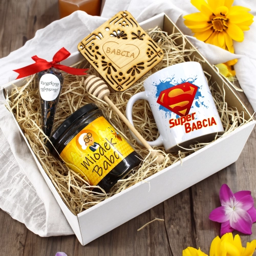 ZESTAW PREZENTOWY DLA BABCI KUBEK MIÓD HERBATA PODSTAWKA BABCIA UPOMINEK