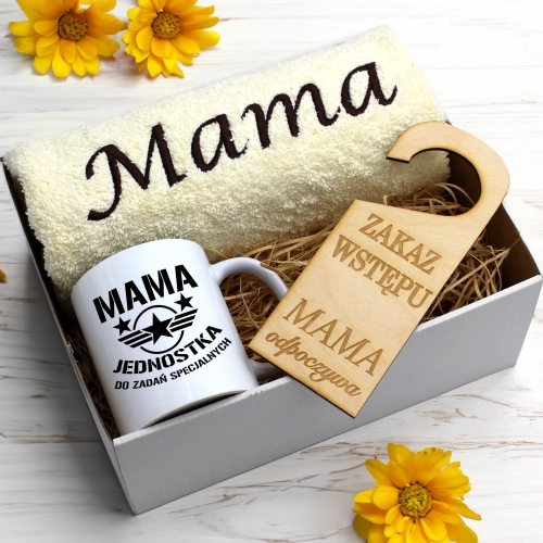 KOMPLET DLA MAMY RĘCZNIK Z HAFTEM + KUBEK 330ml NA PREZENT DZIEŃ MATKI MAMA