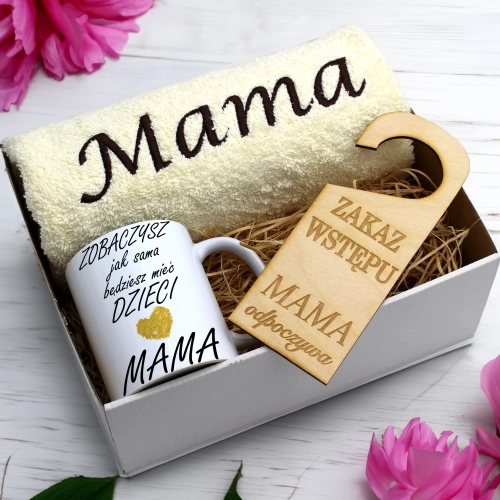 KOMPLET DLA MAMY RĘCZNIK Z HAFTEM + KUBEK 330ml NA PREZENT DZIEŃ MATKI MAMA