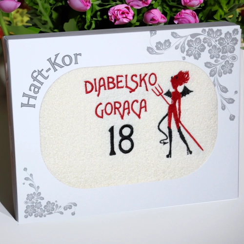 RĘCZNIK 70x140 Z HAFTEM NA PREZENT 18 URODZINY DIABELSKO GORĄCA OSIEMNASTKA