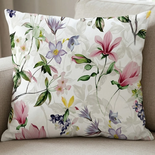 Bawełniana poszewka sypialniana we wzór malarskich kwiatów na łóżku