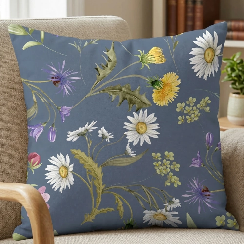 Ozdobna poszewka na jasiek we wzór Polne Wrzosy na fotelu