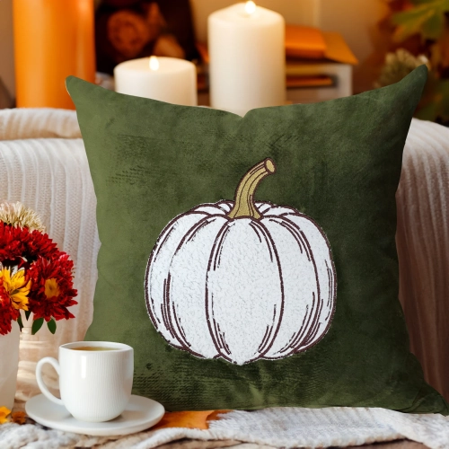 Jesienna poszewka premium 40x40 cm z weluru z haftem i aplikacją dyni z białej bouclé