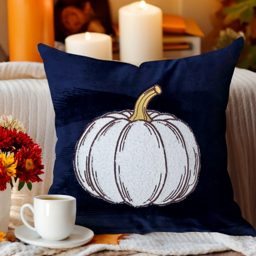 Jesienna poszewka premium 40x40 cm z weluru z haftem i aplikacją dyni z białej bouclé