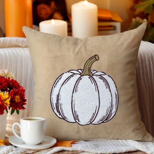 Jesienna poszewka premium 40x40 cm z weluru z haftem i aplikacją dyni z białej bouclé