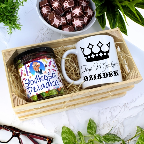 PREZENT DLA DZIADKA KOMPLET KUBEK I SŁODYCZE W SKRZYNCE DZIADEK UPOMINEK