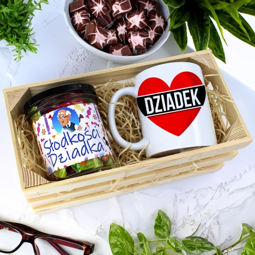 PREZENT DLA DZIADKA KOMPLET KUBEK I SŁODYCZE W SKRZYNCE DZIADEK UPOMINEK