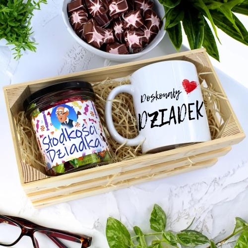 PREZENT DLA DZIADKA KOMPLET KUBEK I SŁODYCZE W SKRZYNCE DZIADEK UPOMINEK