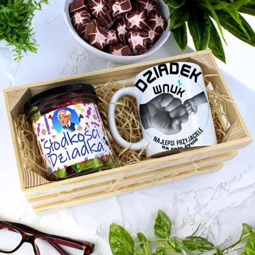 PREZENT DLA DZIADKA KOMPLET KUBEK I SŁODYCZE W SKRZYNCE DZIADEK UPOMINEK