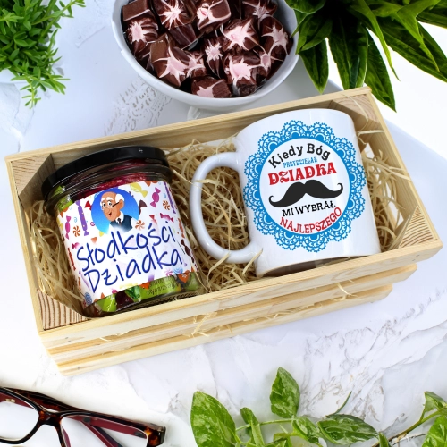 PREZENT DLA DZIADKA KOMPLET KUBEK I SŁODYCZE W SKRZYNCE DZIADEK UPOMINEK