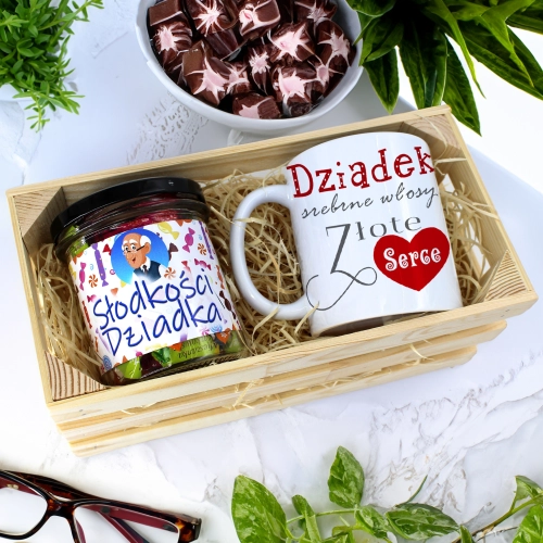 PREZENT DLA DZIADKA KOMPLET KUBEK I SŁODYCZE W SKRZYNCE DZIADEK UPOMINEK