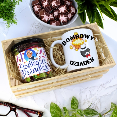 PREZENT DLA DZIADKA KOMPLET KUBEK I SŁODYCZE W SKRZYNCE DZIADEK UPOMINEK