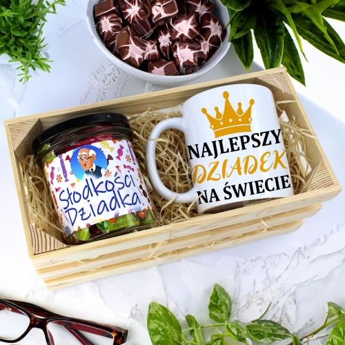 PREZENT DLA DZIADKA KOMPLET KUBEK I SŁODYCZE W SKRZYNCE DZIADEK UPOMINEK