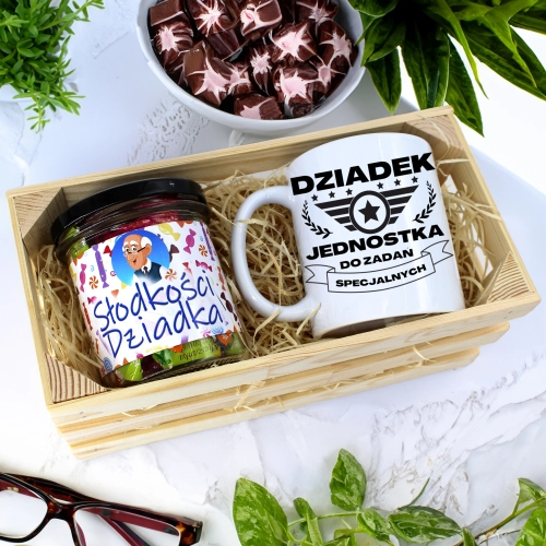 PREZENT DLA DZIADKA KOMPLET KUBEK I SŁODYCZE W SKRZYNCE DZIADEK UPOMINEK