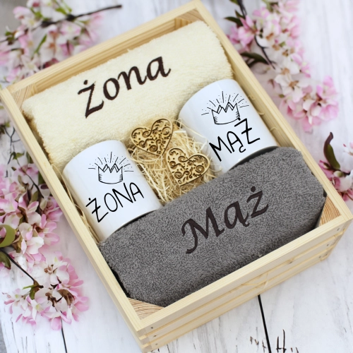 PREZENT ŚLUBNY ZESTAW RĘCZNIKI + KUBKI ŻONA i MĄŻ