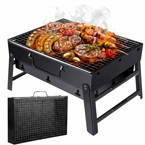 Kolaż pokazujący rozłożony czarny grill turystyczny pełen piekących się kiełbasek, mięs i warzyw, a poniżej ten sam gril