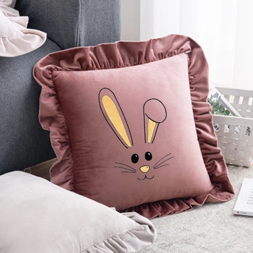 POSZEWKA DEKORACYJNA WIELKANOCNA Z HAFTEM 40x40 VELVET Z FALBANKĄ ZAJĄCZEK