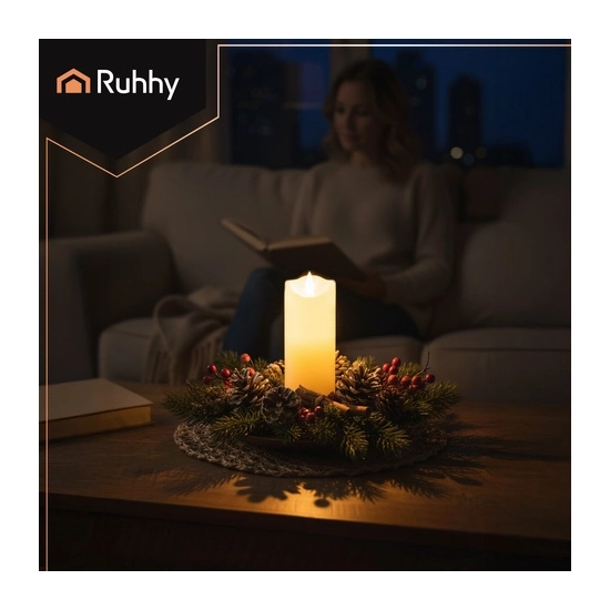 Wysoka świeczka LED RUHHY (17 cm) w kolorze beżowym, z efektem migającego płomienia w ciepłej bieli.