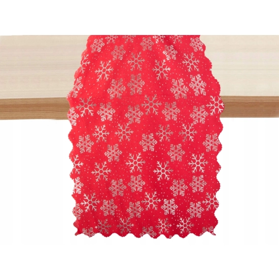 Elegancki bieżnik świąteczny (220x35cm) z wyraźnym, świątecznym motywem, rozłożony na stole