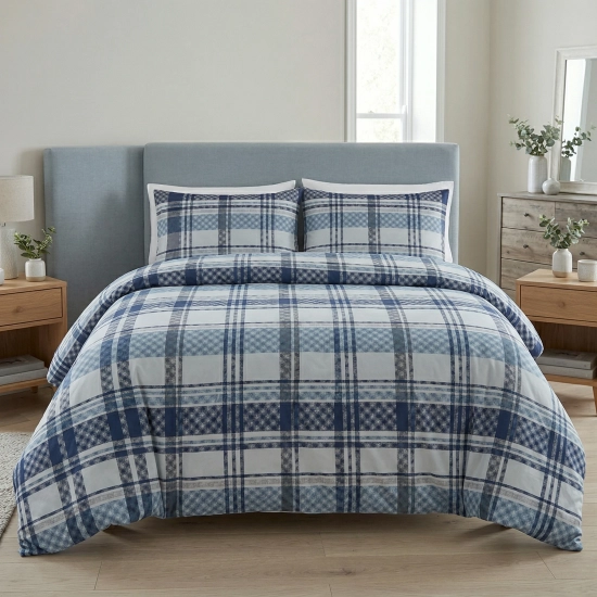 Przytulna, klasyczna sypialnia z tapicerowanym zagłówkiem i łóżkiem ubranym w geometryczną pościel