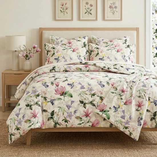 Bawełniana pościel w romantyczny wzór kwiatowy na dwuosobowym łóżku