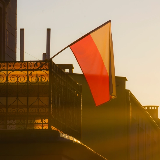 FLAGA POLSKA FLAGI POLSKI NARODOWA PRODUCENT 128x80 cm MOCNA Z GODŁEM GODŁO