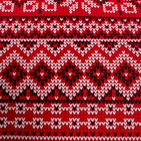 Zbliżenie tkaniny satynowej z motywem zygzaków i geometrycznych ściegów swetra norweskiego