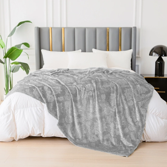 KOC TŁOCZONY NA ŁÓŻKO IMPERIAL MIKROFIBRA 160X200 NARZUTA JASNY SZARY