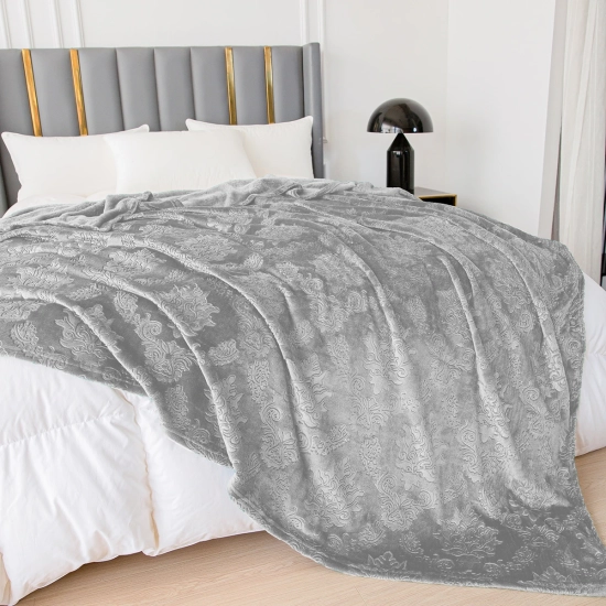 KOC TŁOCZONY NA ŁÓŻKO IMPERIAL MIKROFIBRA 160X200 NARZUTA JASNY SZARY