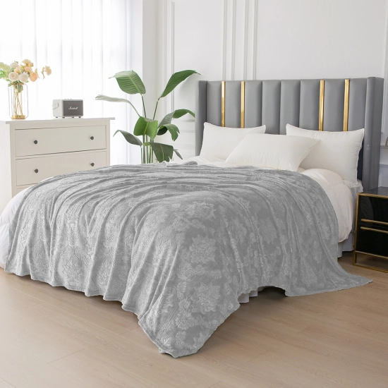 KOC TŁOCZONY NA ŁÓŻKO IMPERIAL MIKROFIBRA 160X200 NARZUTA JASNY SZARY