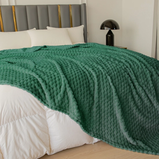 KOC 220x240 NARZUTA NA ŁÓŻKO Z MIKROFIBRY MIĘKKI CUBETTO