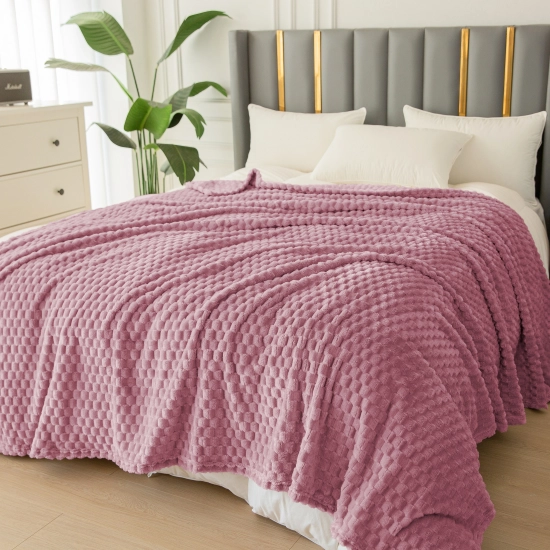 KOC 160x200 NARZUTA NA ŁÓŻKO Z MIKROFIBRY MIĘKKI KAPA CUBETTO PUDROWY RÓŻ