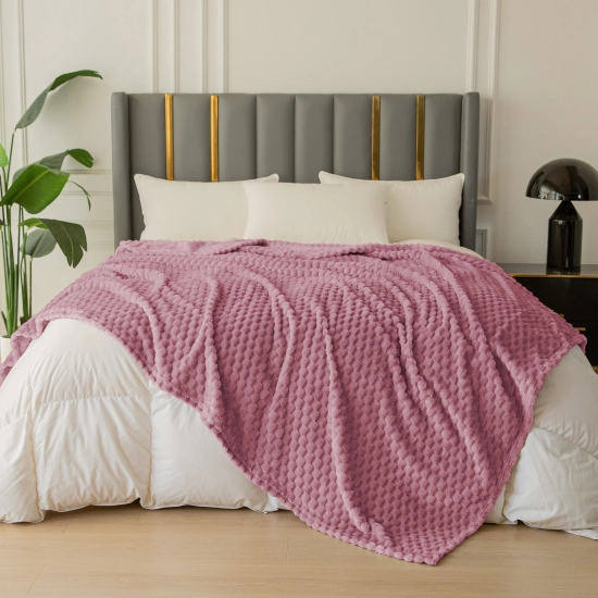 KOC 160x200 NARZUTA NA ŁÓŻKO Z MIKROFIBRY MIĘKKI KAPA CUBETTO PUDROWY RÓŻ