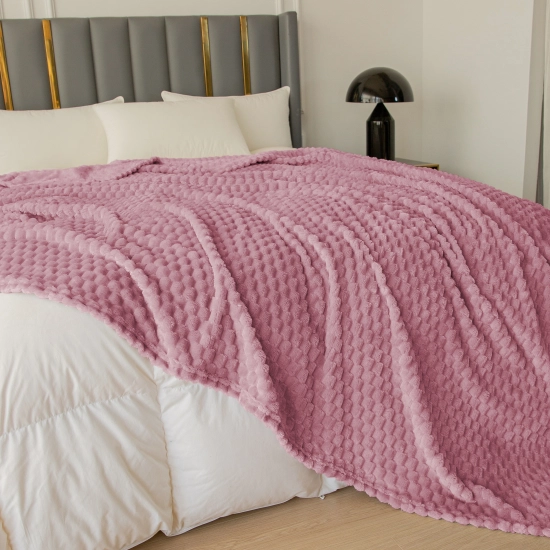 KOC 160x200 NARZUTA NA ŁÓŻKO Z MIKROFIBRY MIĘKKI KAPA CUBETTO PUDROWY RÓŻ